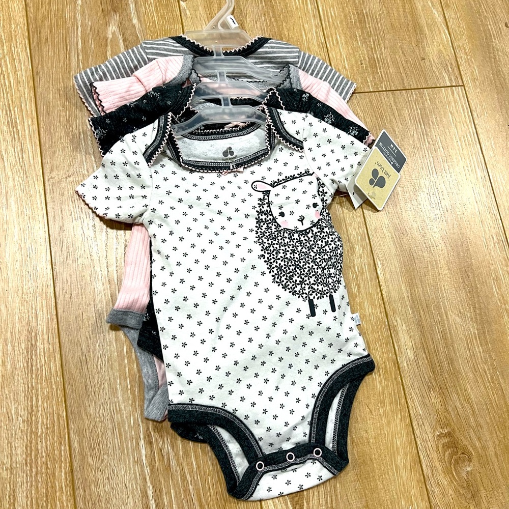 Just Born - 💯 organic cotton, baby girl onesies. 4 pack Size 3-6 months